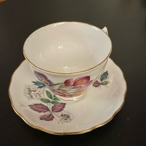 Beautiful vintage Royal Vale made in England Teacup and saucer